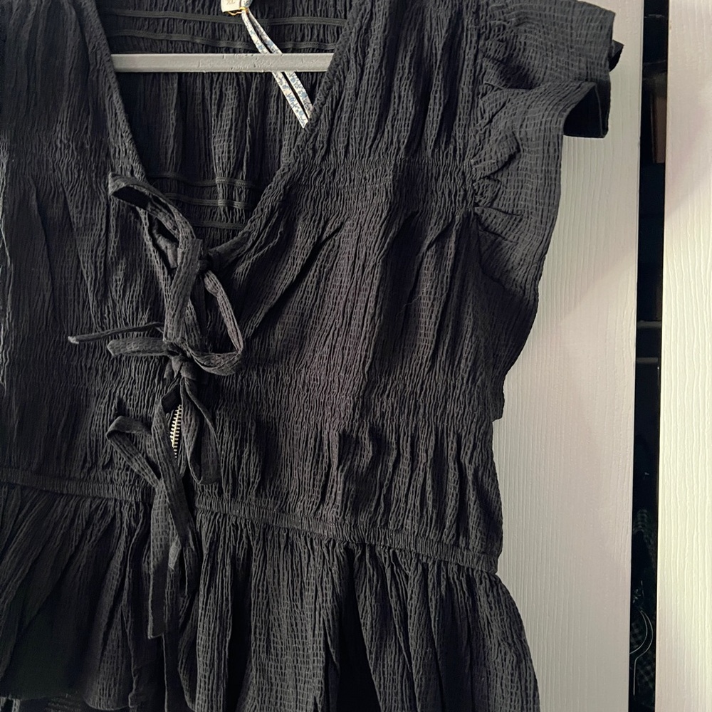 Chic Black Tie-Front Blouse - Picture 6 of 12